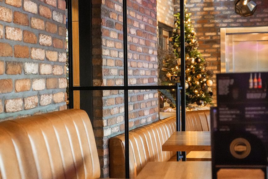 Stalen taatsdeur met glas