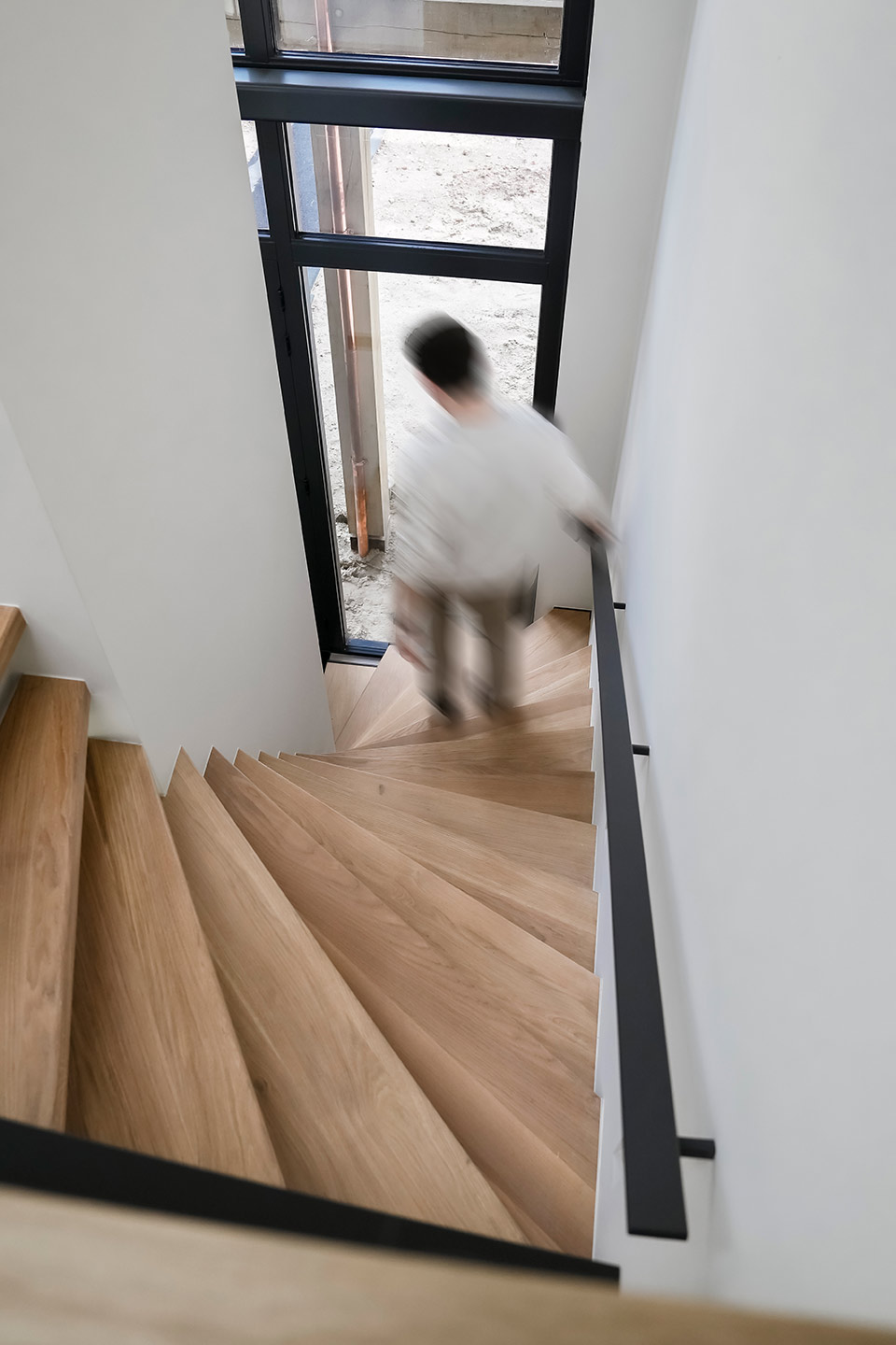 Houten trap met dubbele kwartslag Houten trap met dubbele kwartslag