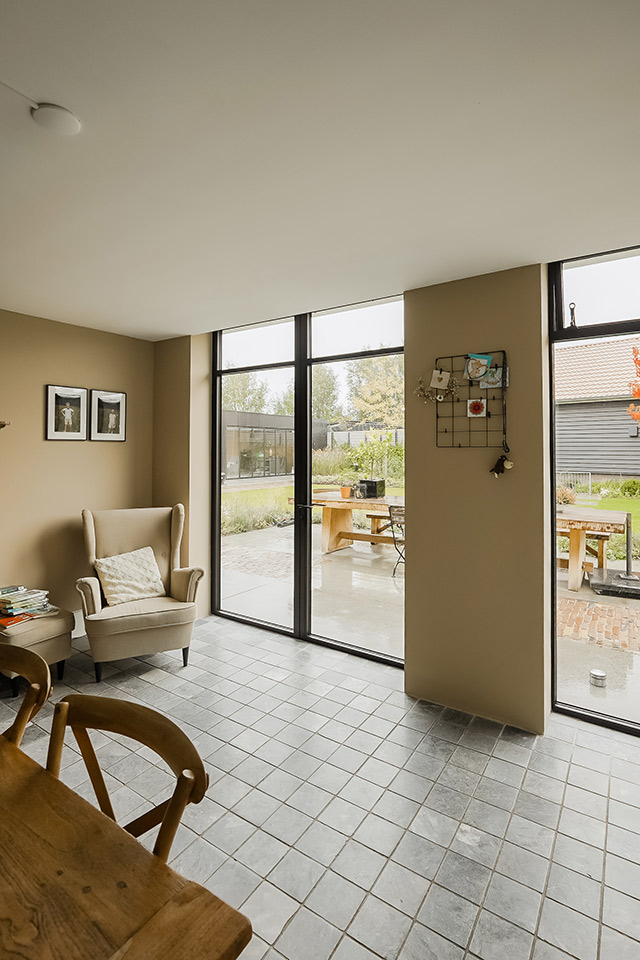 Stalen buitenpuien met glas geïsoleerd Stalen buitenpuien met glas geïsoleerd